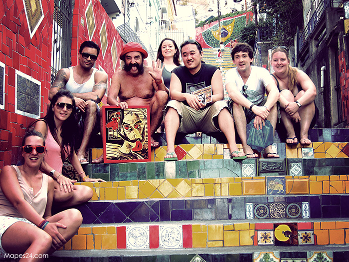 Jorge Selaron and friends sit on steps in Rio