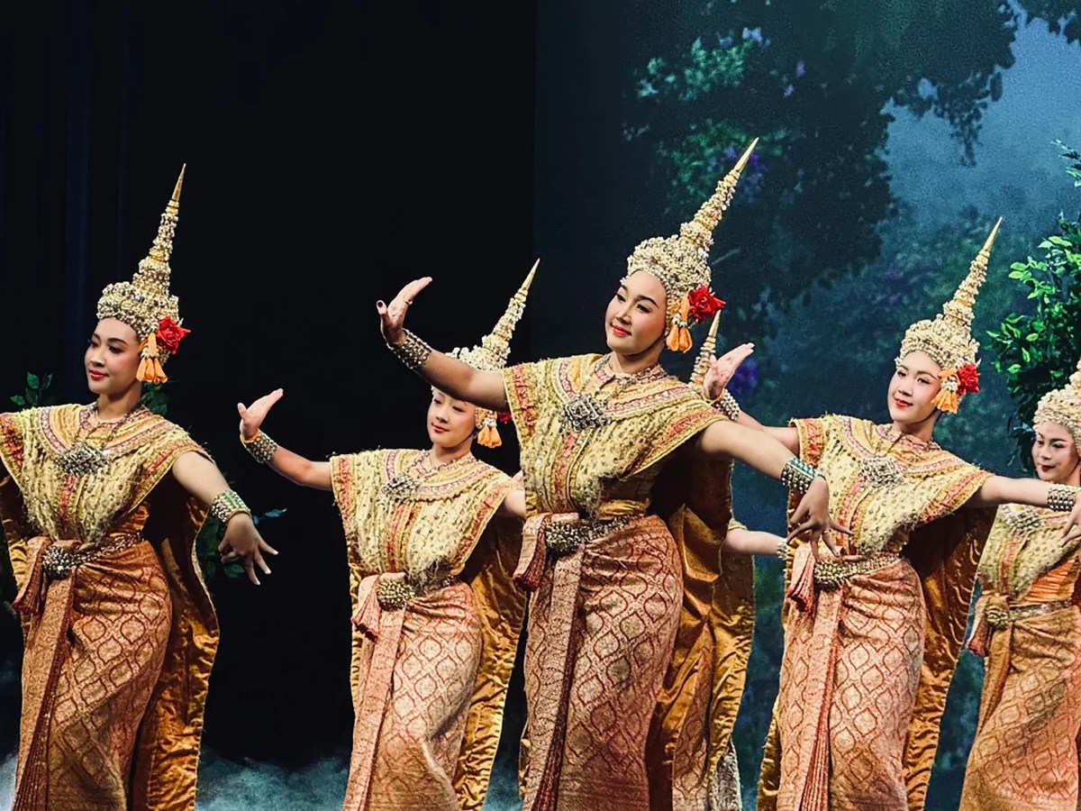 dancers in traditional thai costumes