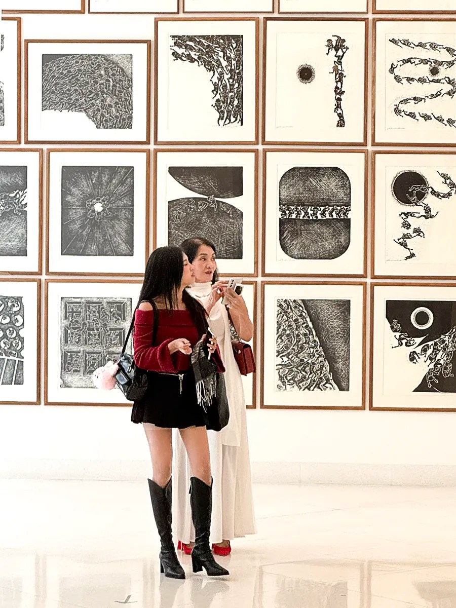 a Thai mother and daughter enjoying the artwork at MOCA Bangkok