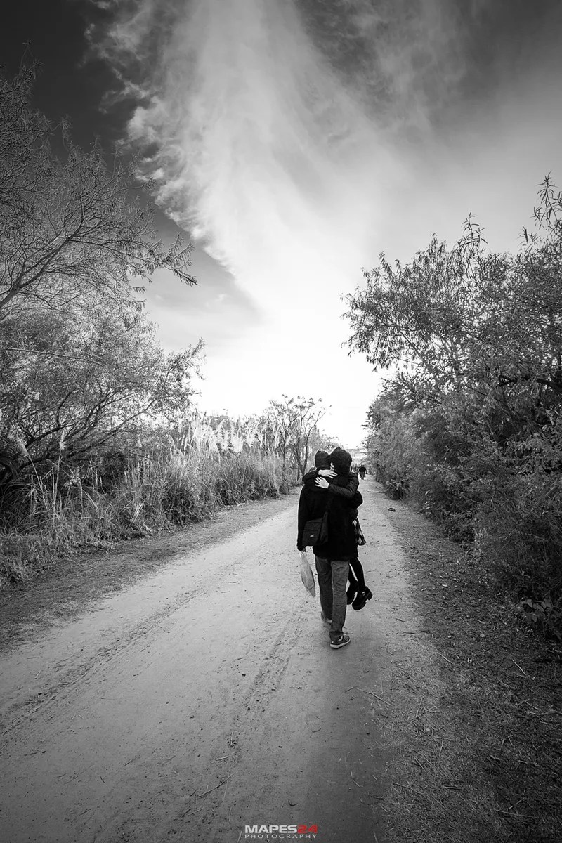 A black and white photo of a young couple in buenos aires, agentina in a warm embrace